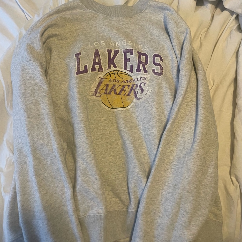 Abercrombie and Fitch Los Angeles Lakers crewneck